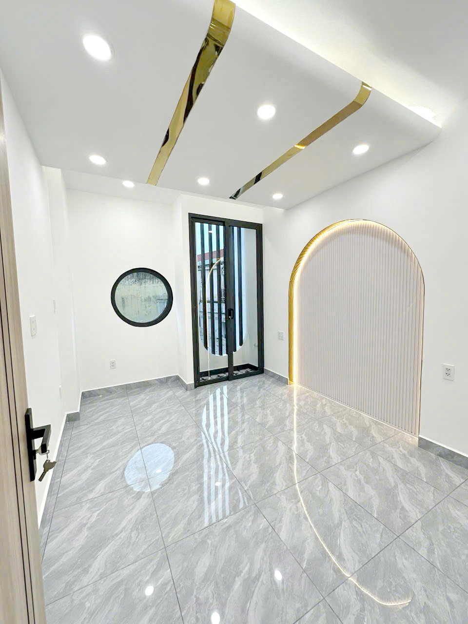 Bán nhà đẹp 4 tầng đường Âu Dương Lân P. Chánh Hưng Quận 8